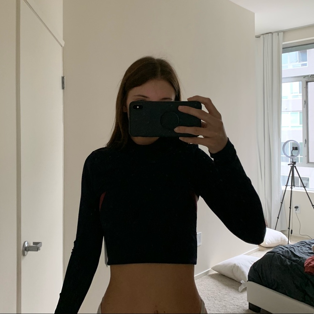 Long sleeve crop top
